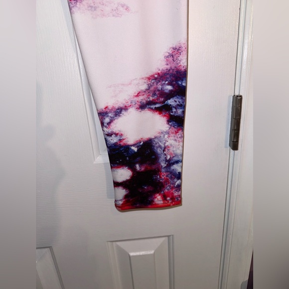 New Agstract Apparel leggings in vibrant colors, blue/white/red size XL - Picture 4 of 13